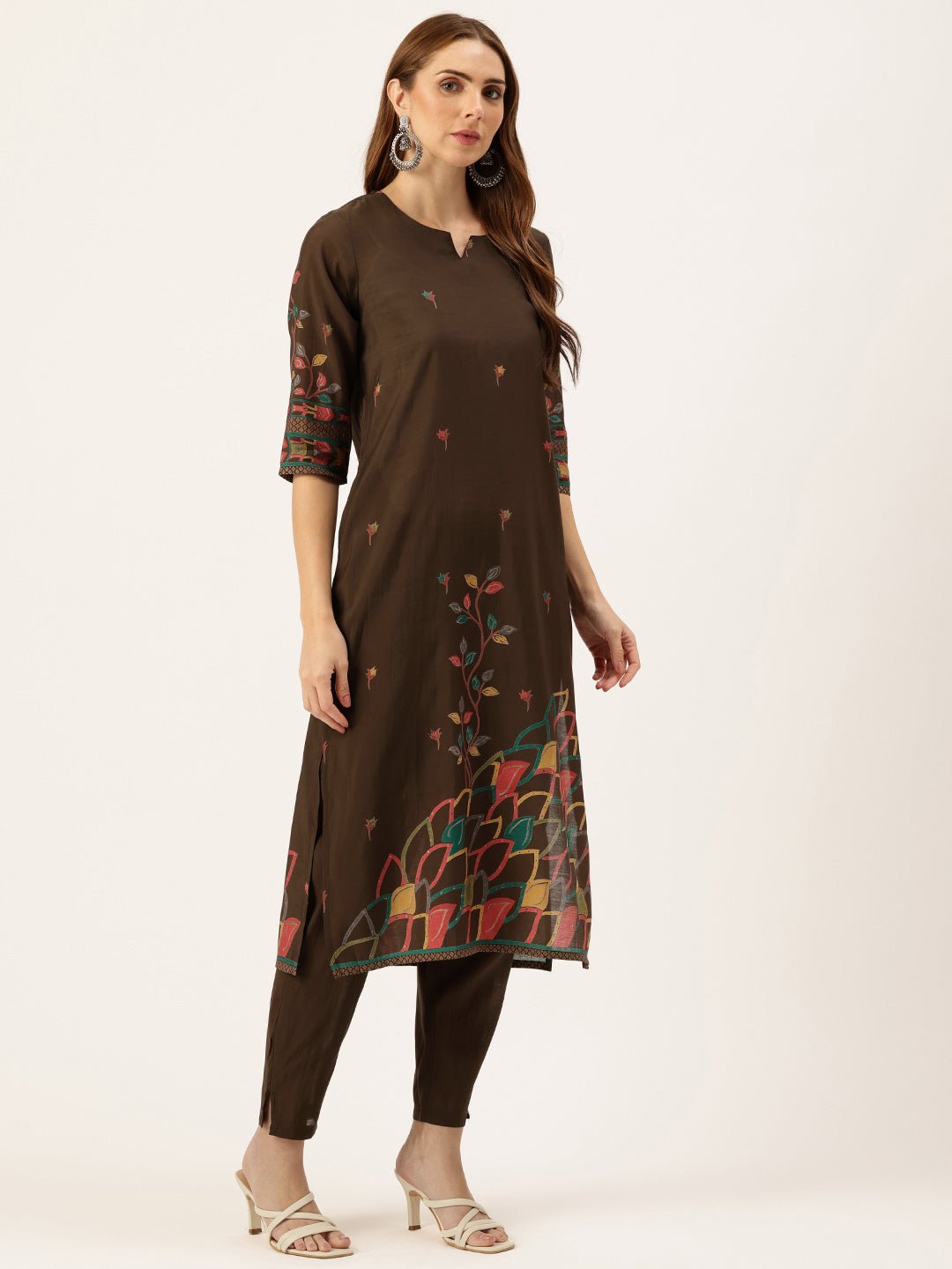 Brown Floral Printed Kurta & Trousers With Dupatta - Image 7